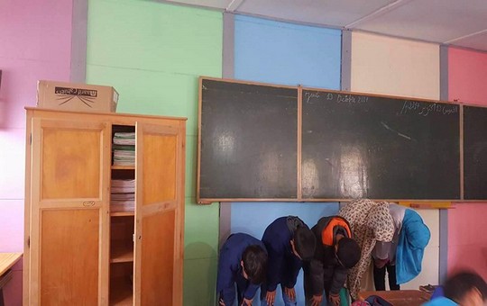 صور الصلاة في القسم نشرتها أستاذة بمدرسة ببوهودة
