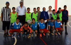 الأستاذة فاطمة ريان المقيمة بأمريكا تدعم فريق أطفال مدرسة كرة القدم بالمركب الرياضي لقرية با محمد