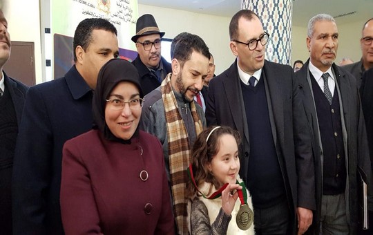 مدير الأكاديمية الجهوية للتربية والتكوين يمنح لإبنة تاونات مريم أمجون رسميا لقب سفيرة القراءة بجهة فاس مكناس