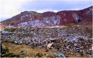 رمي النفايات قرب منجم الملح بتيسة بتاونات يصيب البيئة في مقتل ومطالب من المجتمع المدني بوقف ما يحدث…