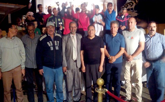 نادي الكرة الحديدية بتاونات يتوسطهم الأستاذ الأزرق الحسوني رئيس النادي